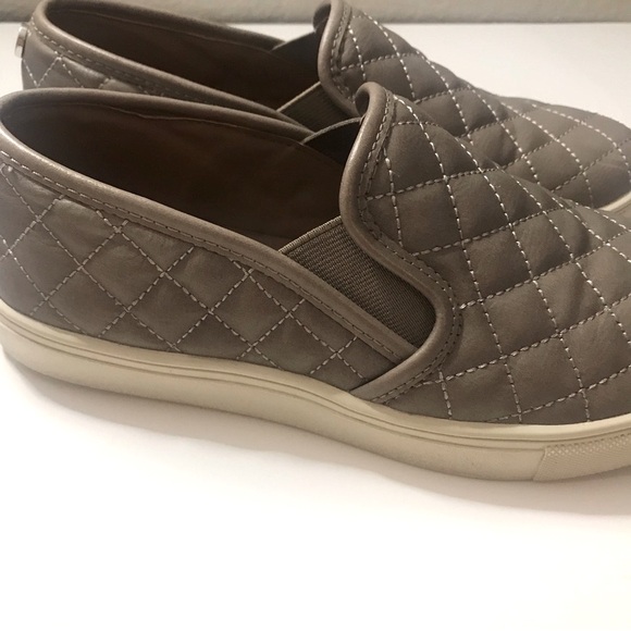 Steve Madden| Steve Madden tan quilted sneakers size 7.5M - Picture 2 of 11